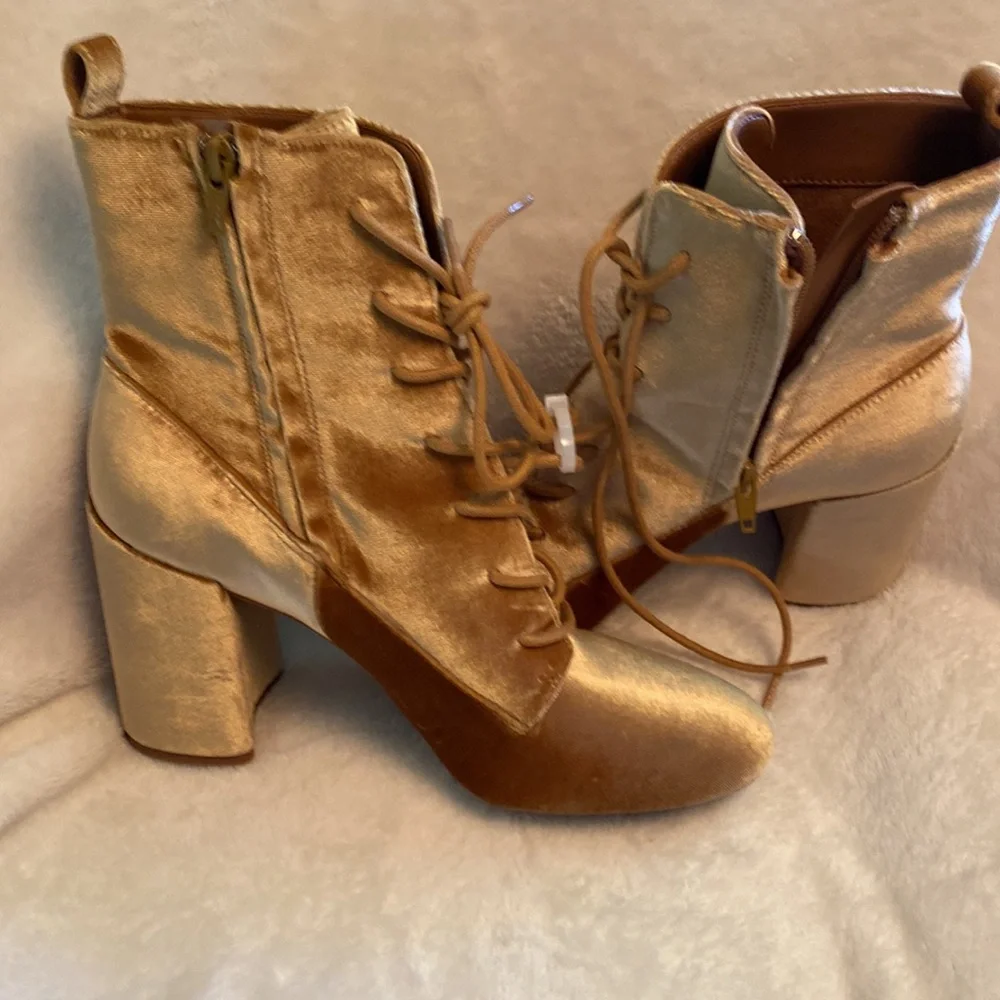 NWOT velvet Gianni Bini boots size 8.5 - Picture 2 of 4